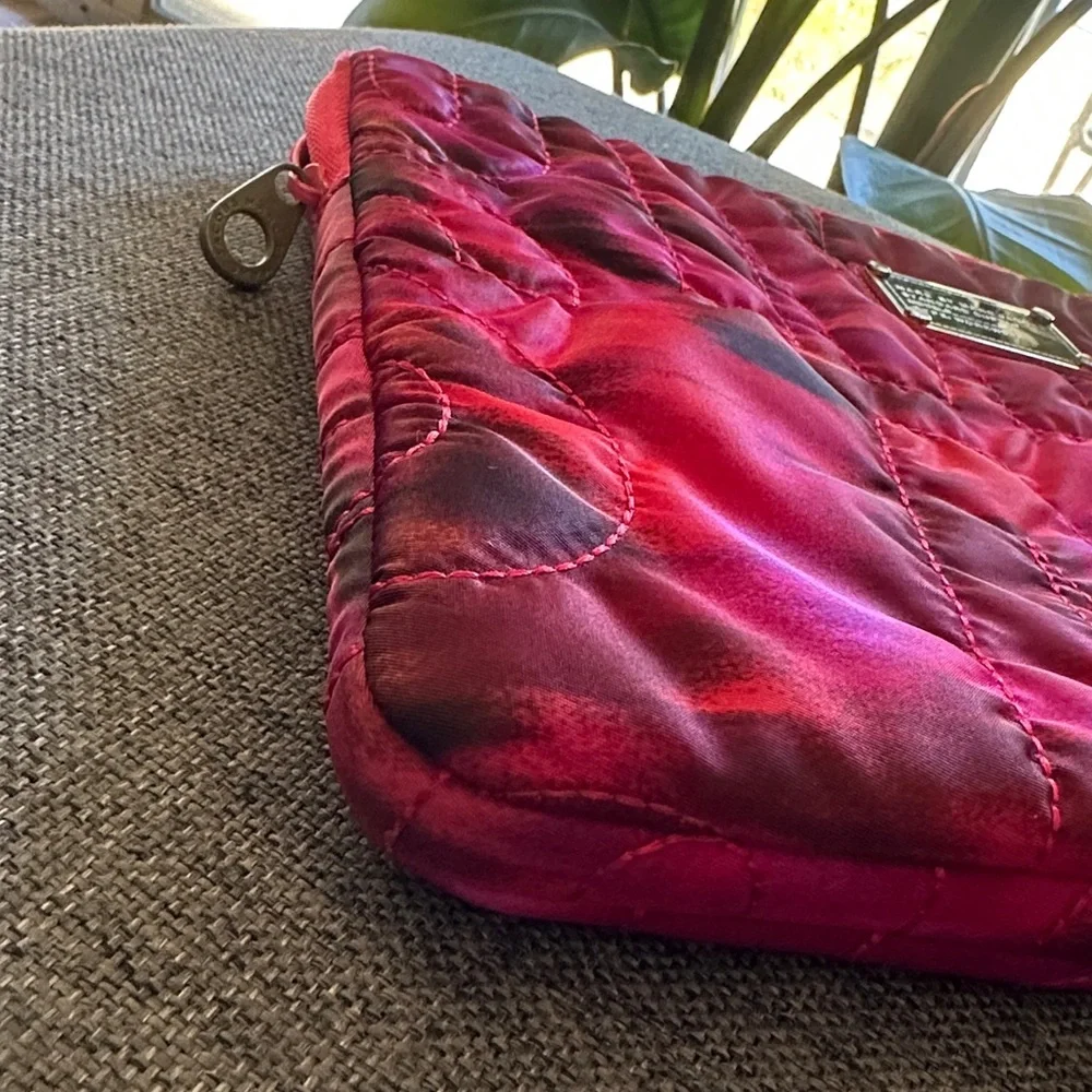 Marc By Marc Jacobs Fuchsia and Black Quilted Nylon Laptop Case - Picture 3 of 11